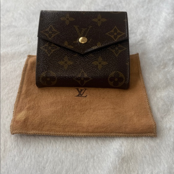 Louis Vuitton Monogram Elise Compact Wallet - Picture 1 of 15